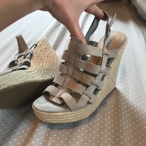 Light grey faux suede wedges sz 8. Chinese Laundry